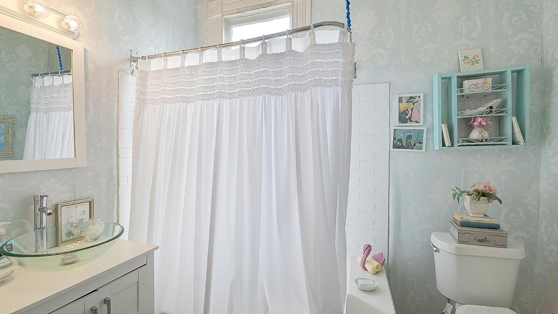 4br 3 Ba Huge, Balcony, Cemetery, Streetcar Sleeps 8!