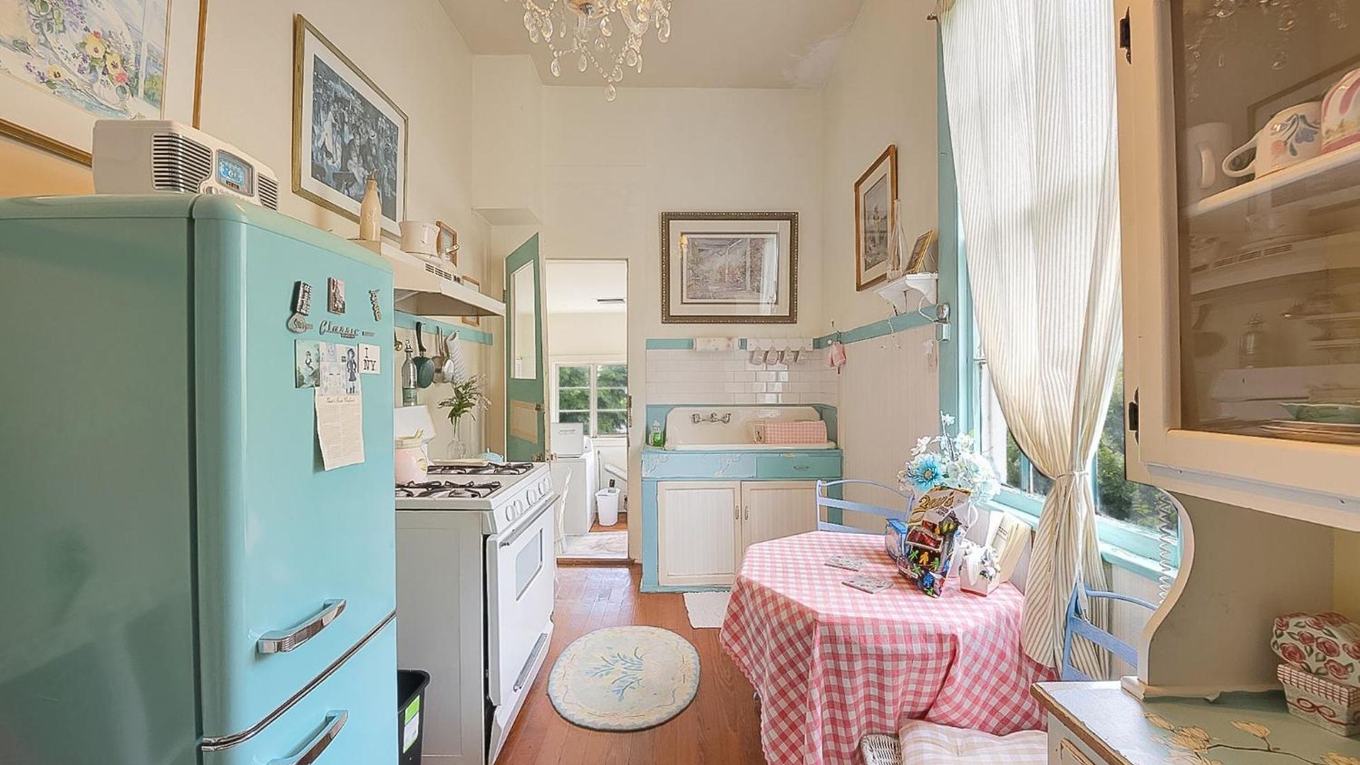 4br 3 Ba Huge, Balcony, Cemetery, Streetcar Sleeps 8! Holiday home New Orleans