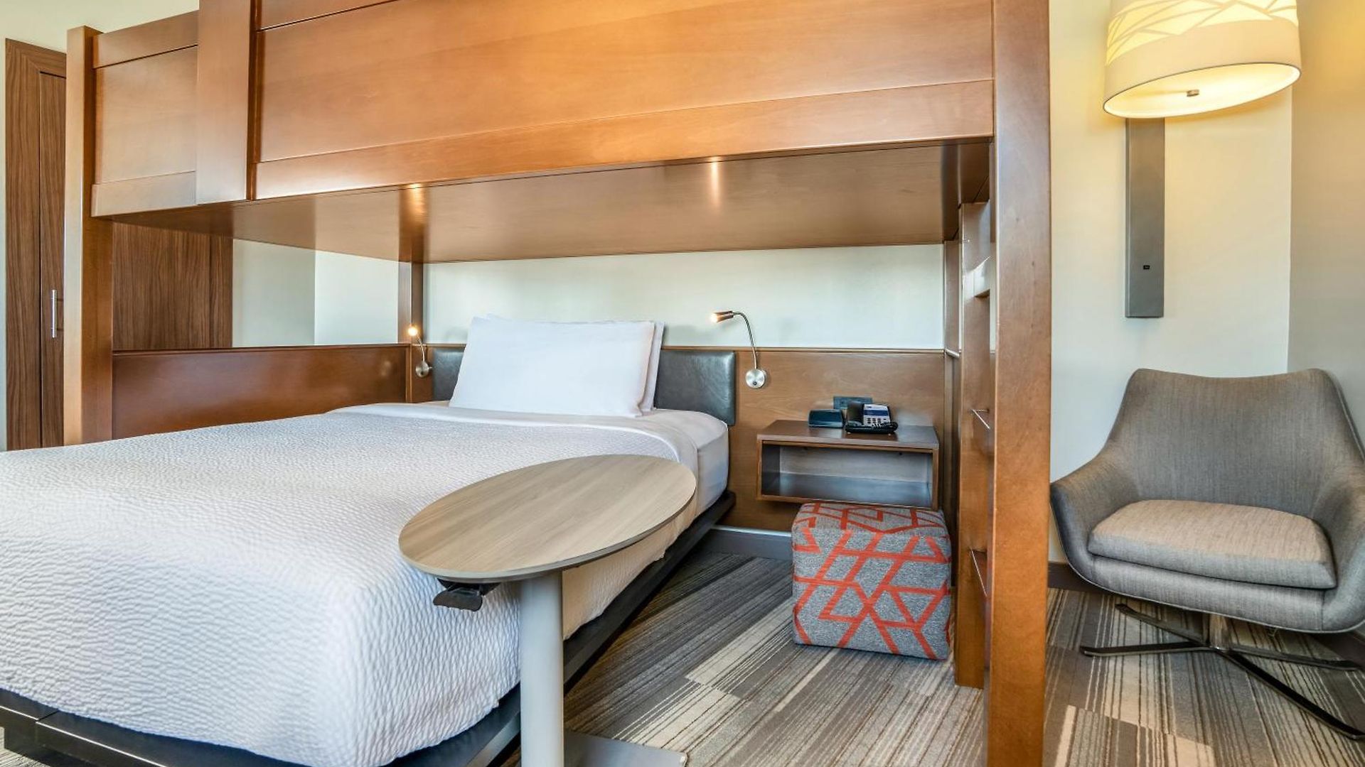 Hotel Express - Arts District By Ihg