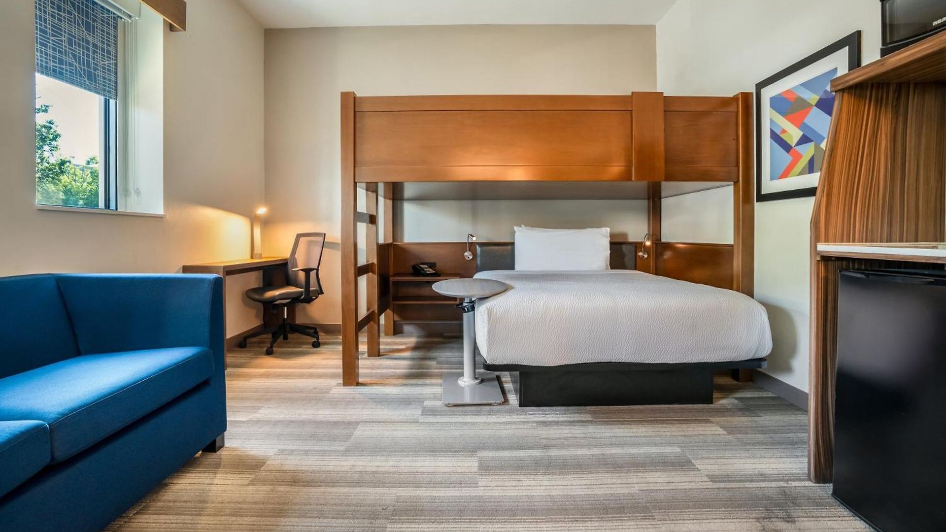Express - Arts District By Ihg Hotel 3*