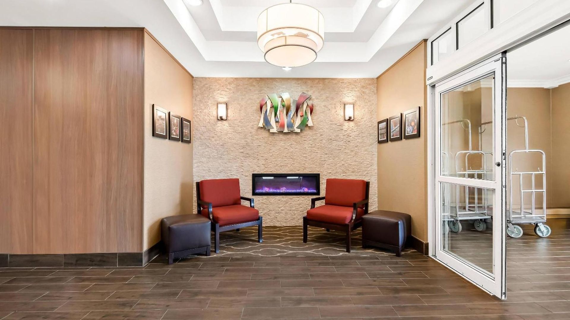 Comfort East Hotel 4*