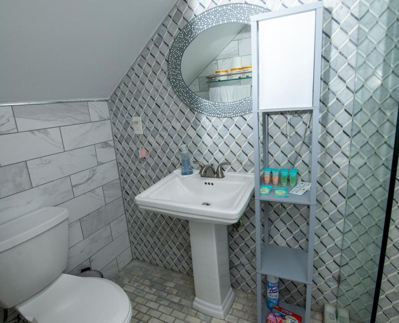 5 Bedroom - Sleeps 8! Steps From Bourbon Street! 3*