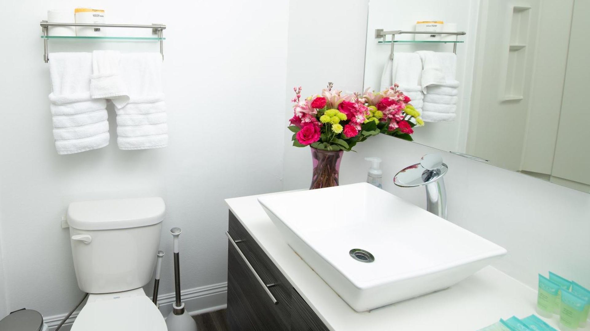 5 Bedroom - Sleeps 8! Steps From Bourbon Street! Bed & Breakfast 3*
