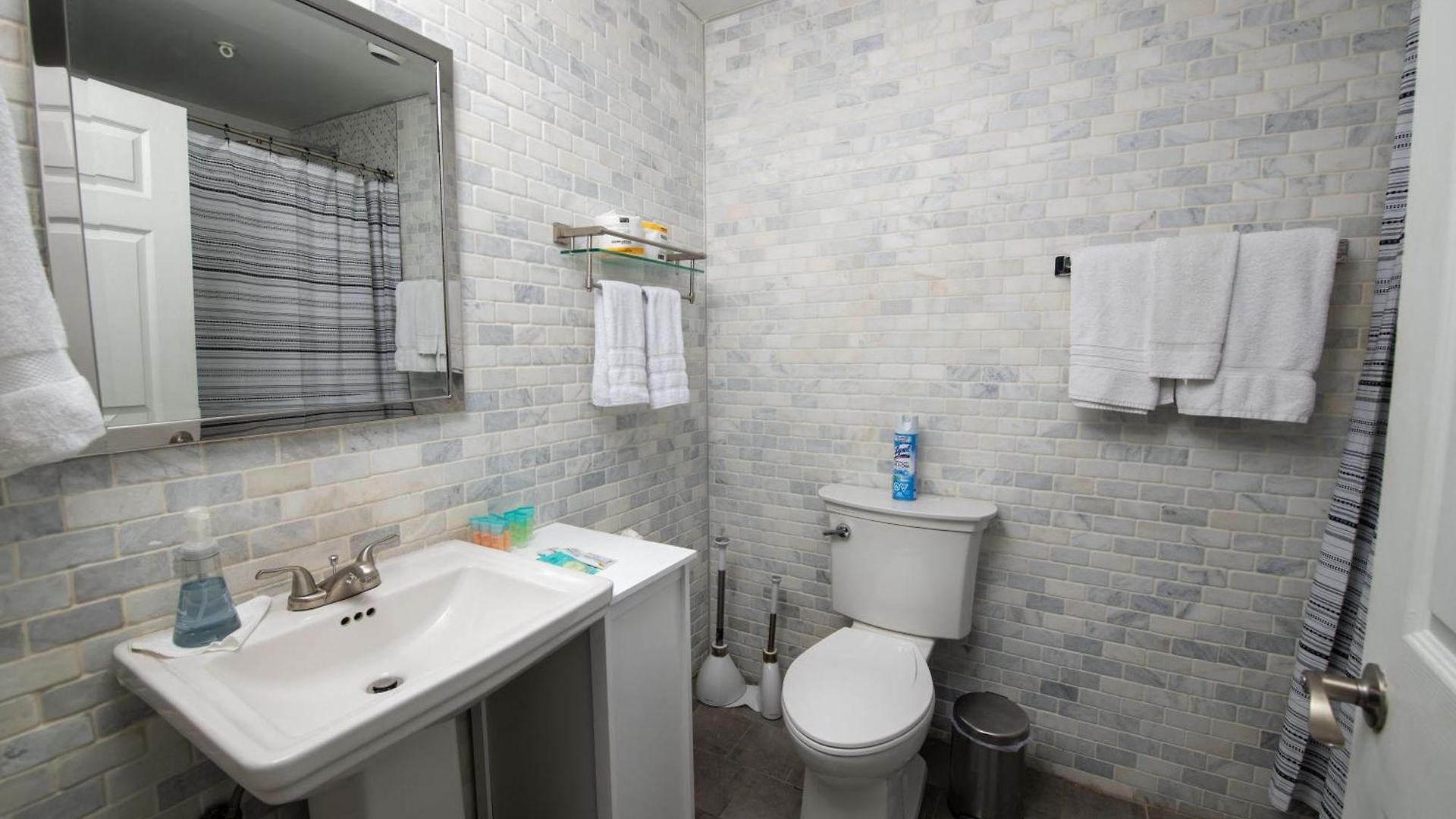 5 Bedroom - Sleeps 10! Location Next To French Quarter! 3*