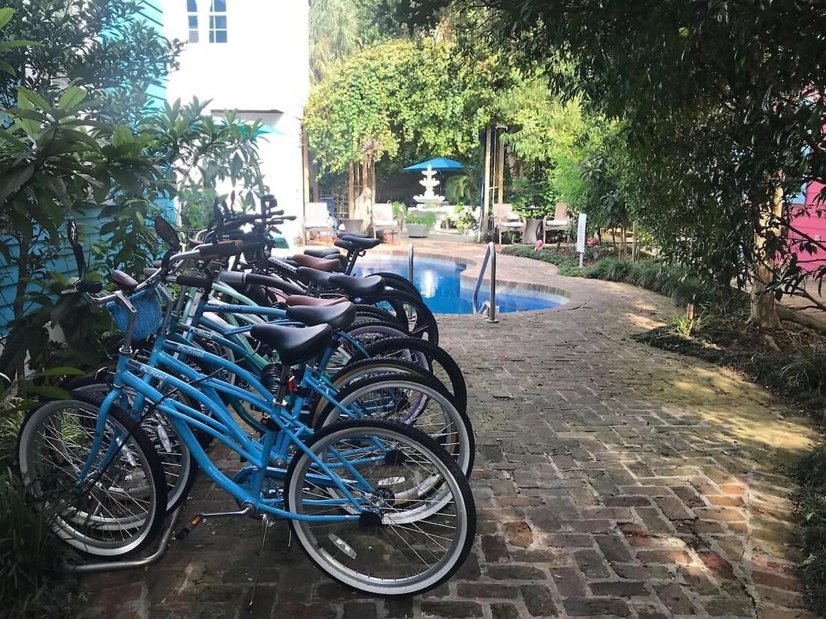 5 Bedroom - Sleeps 8! Steps From Bourbon Street! Bed & Breakfast New Orleans