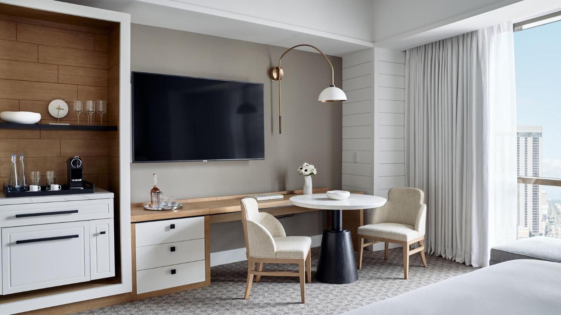 Four Seasons Hotel 5*