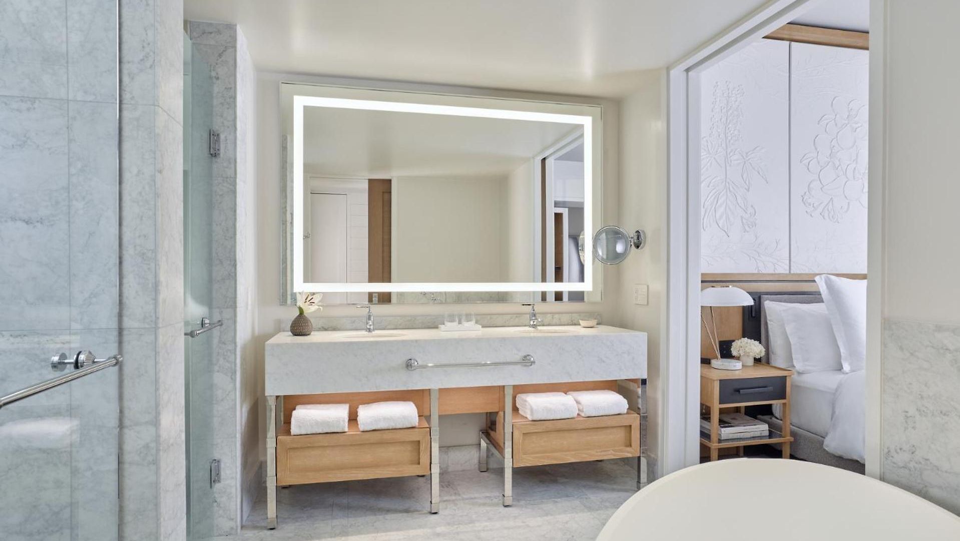 Four Seasons Hotel