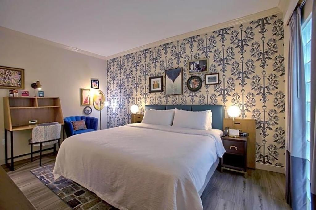 Royal St. Charles Hotel 3*