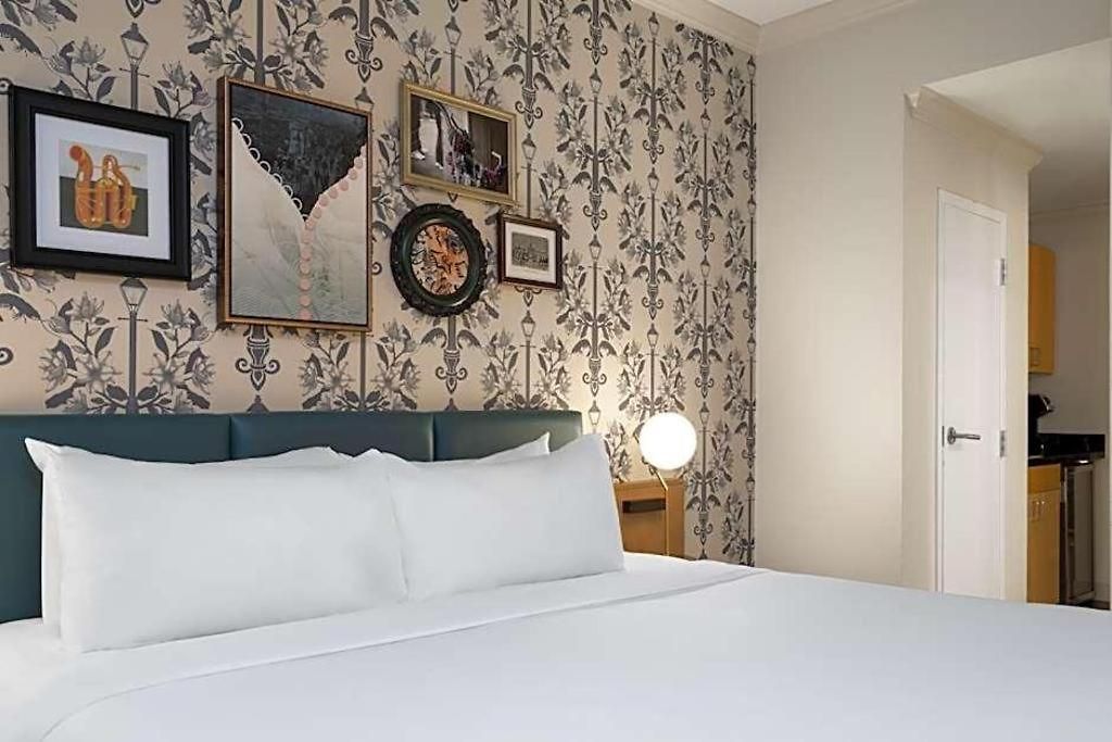 Royal St. Charles Hotel 3*