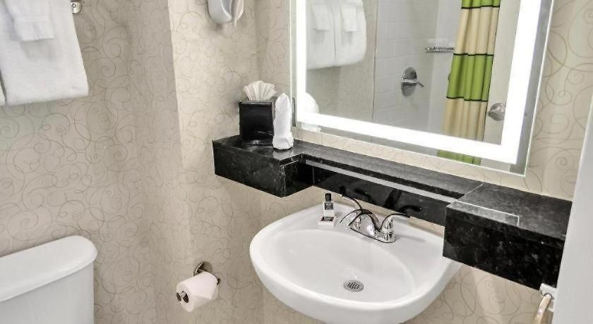 Hotel Royal St. Charles 3*
