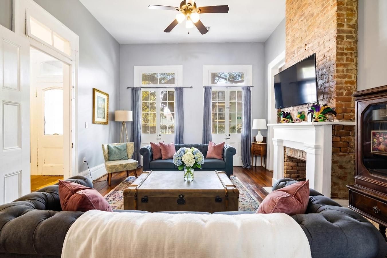 Governors Mansion 5 Bedroom-3 Bath *