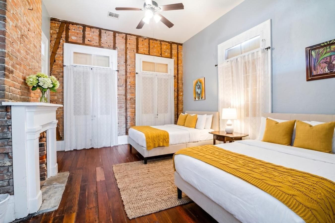 Governors Mansion 5 Bedroom-3 Bath *