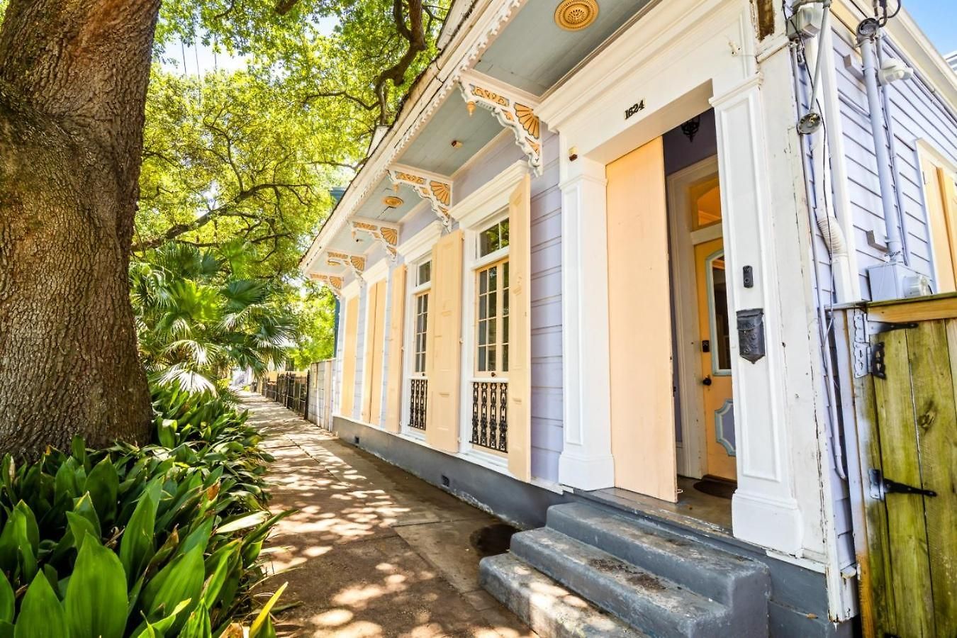 Governors Mansion 5 Bedroom-3 Bath New Orleans