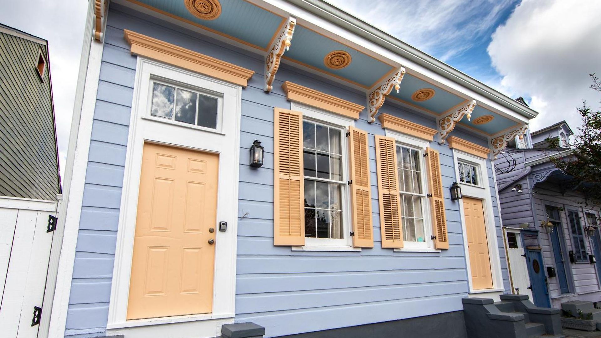 St Philip Gem 5 Bed-5 Bath Steps To Fq - Monthly