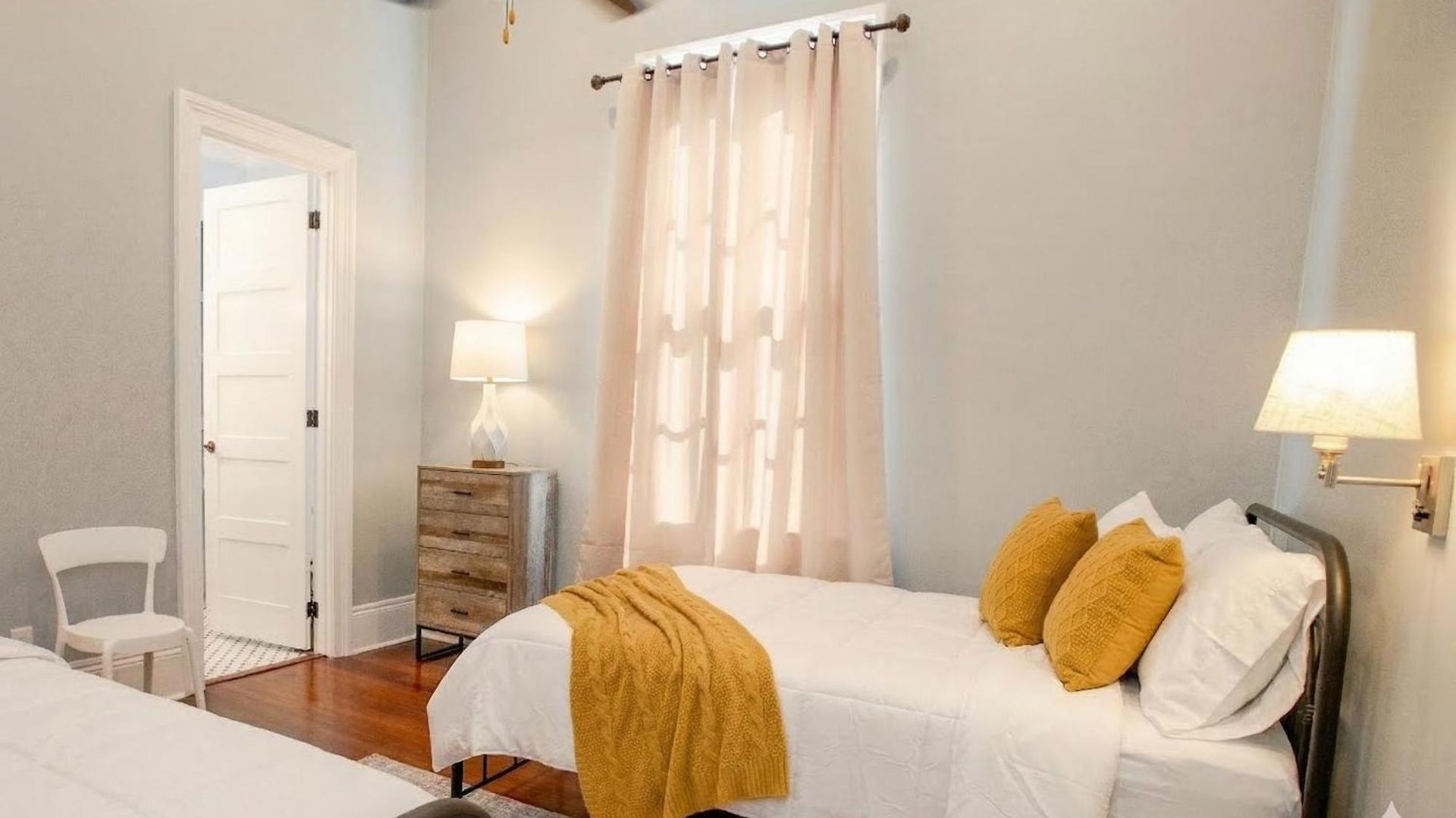 St Philip Gem 5 Bed-5 Bath Steps To Fq - Monthly