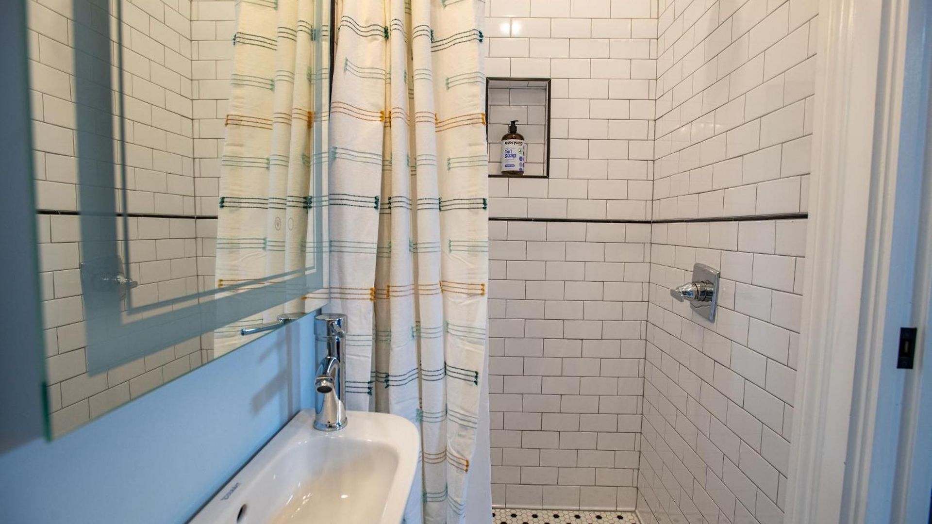 St Philip Gem 5 Bed-5 Bath Steps To Fq - Monthly