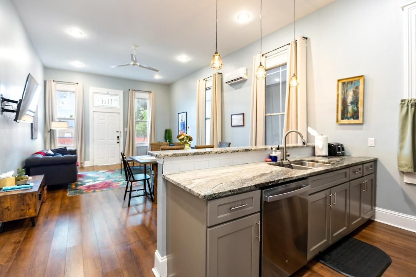 Apartment Governors Across From French Quarter *
