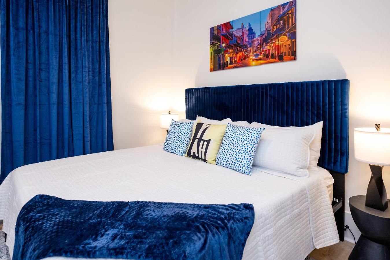 Holiday home Shimmering New Nola Tvs In Bedrooms & Parking