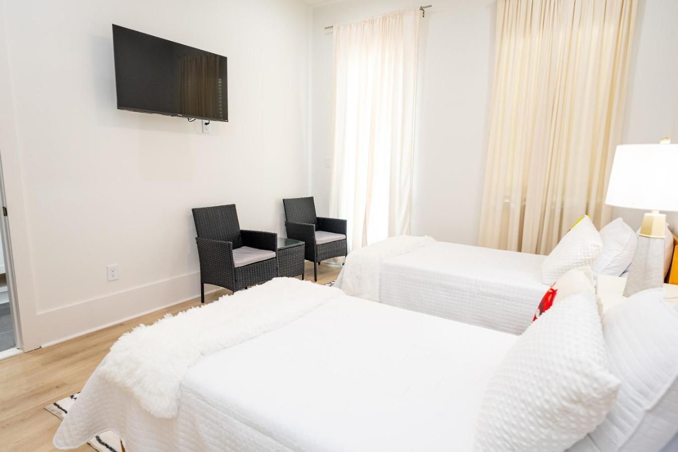 Holiday home Shimmering New Nola Tvs In Bedrooms & Parking *