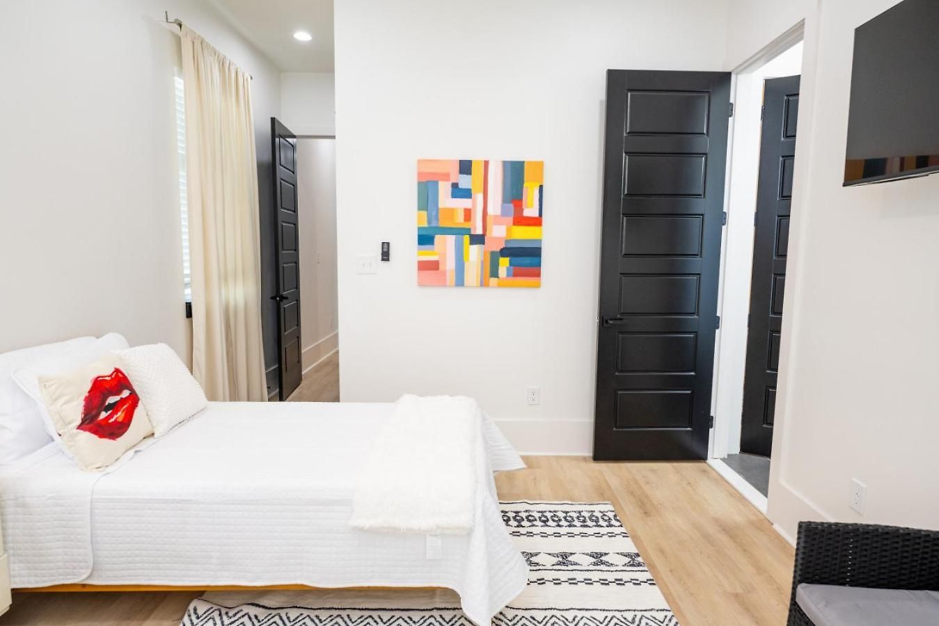 Shimmering New Nola Tvs In Bedrooms & Parking * New Orleans