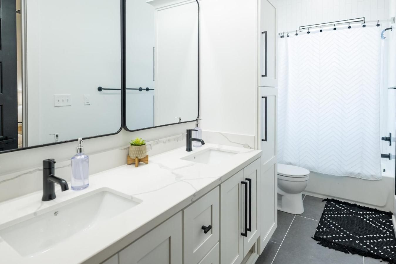 Shimmering New Nola Tvs In Bedrooms & Parking * New Orleans