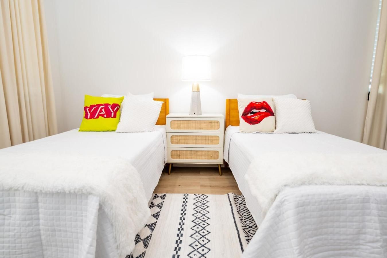 Holiday home Shimmering New Nola Tvs In Bedrooms & Parking