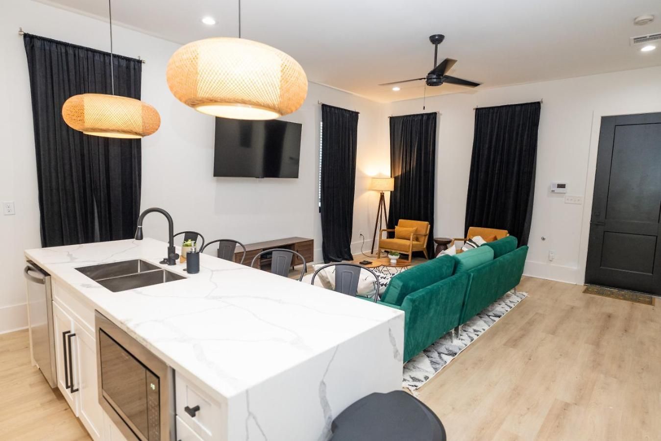 Shimmering New Nola Tvs In Bedrooms & Parking * New Orleans