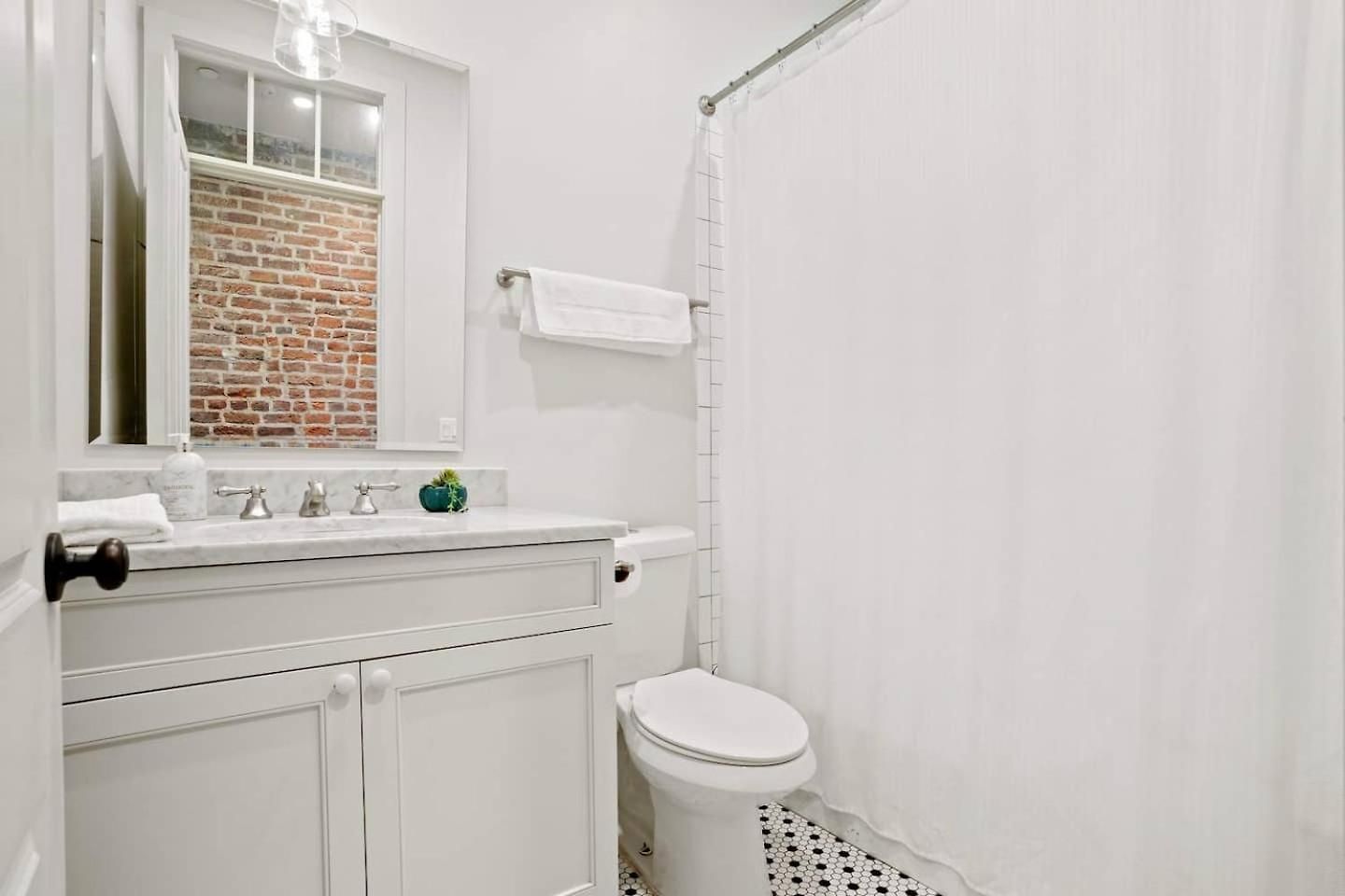 Group-friendly Near Bourbon Street