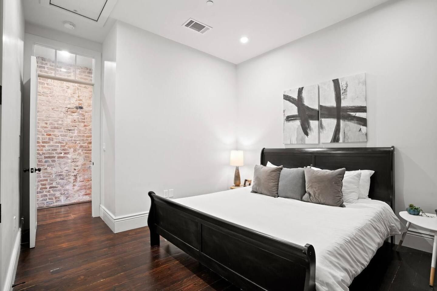 Group-friendly Near Bourbon Street * New Orleans