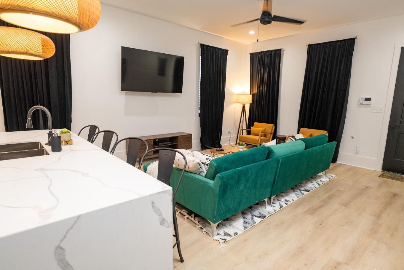 Shimmering New Nola Tvs In Bedrooms & Parking Holiday home *