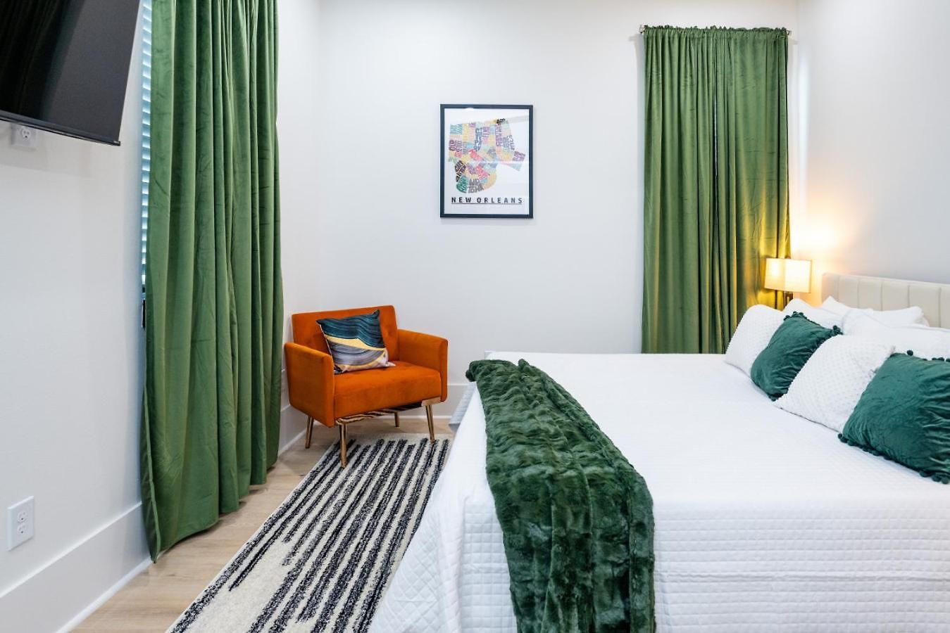 Shimmering New Nola Tvs In Bedrooms & Parking Holiday home