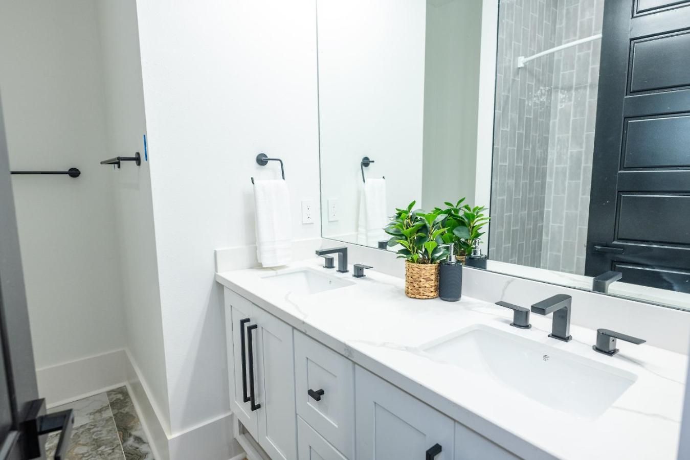 Shimmering New Nola Tvs In Bedrooms & Parking Holiday home New Orleans