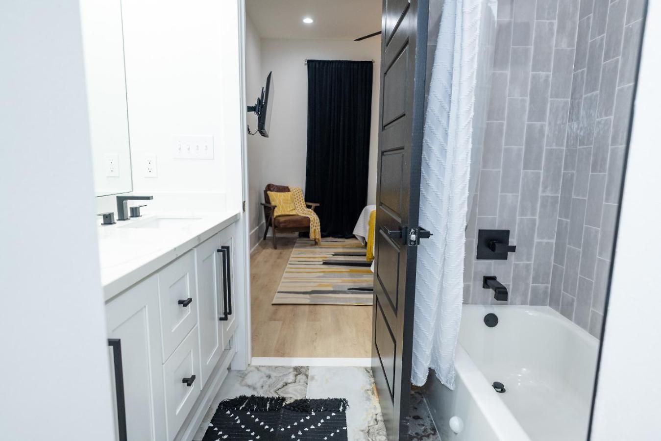 Shimmering New Nola Tvs In Bedrooms & Parking Holiday home New Orleans