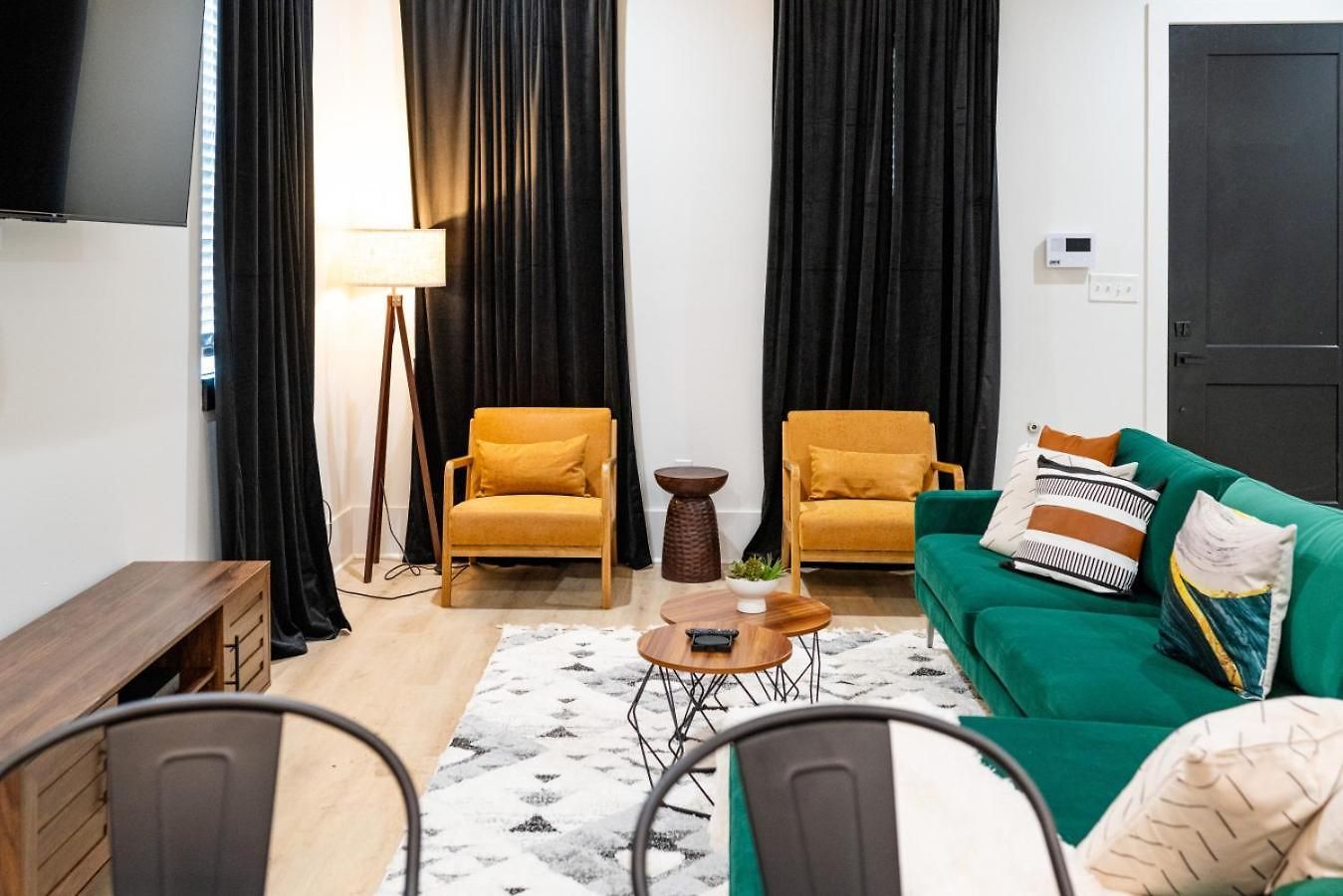 Shimmering New Nola Tvs In Bedrooms & Parking Holiday home New Orleans