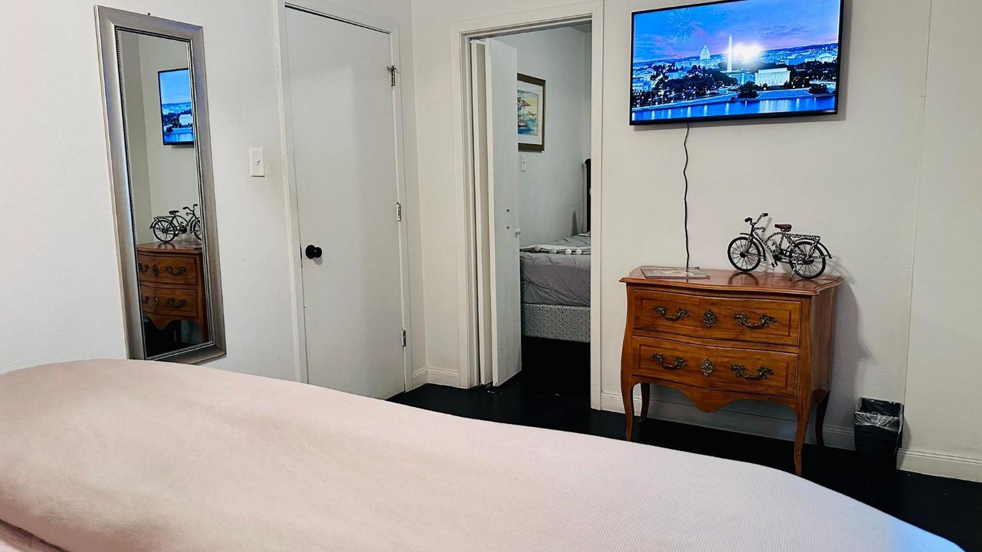3 Bedroom Private First Floor Apartment In Marigny Sleeps 6 Walk To Frenchmen & Bourbon & French Quarter *