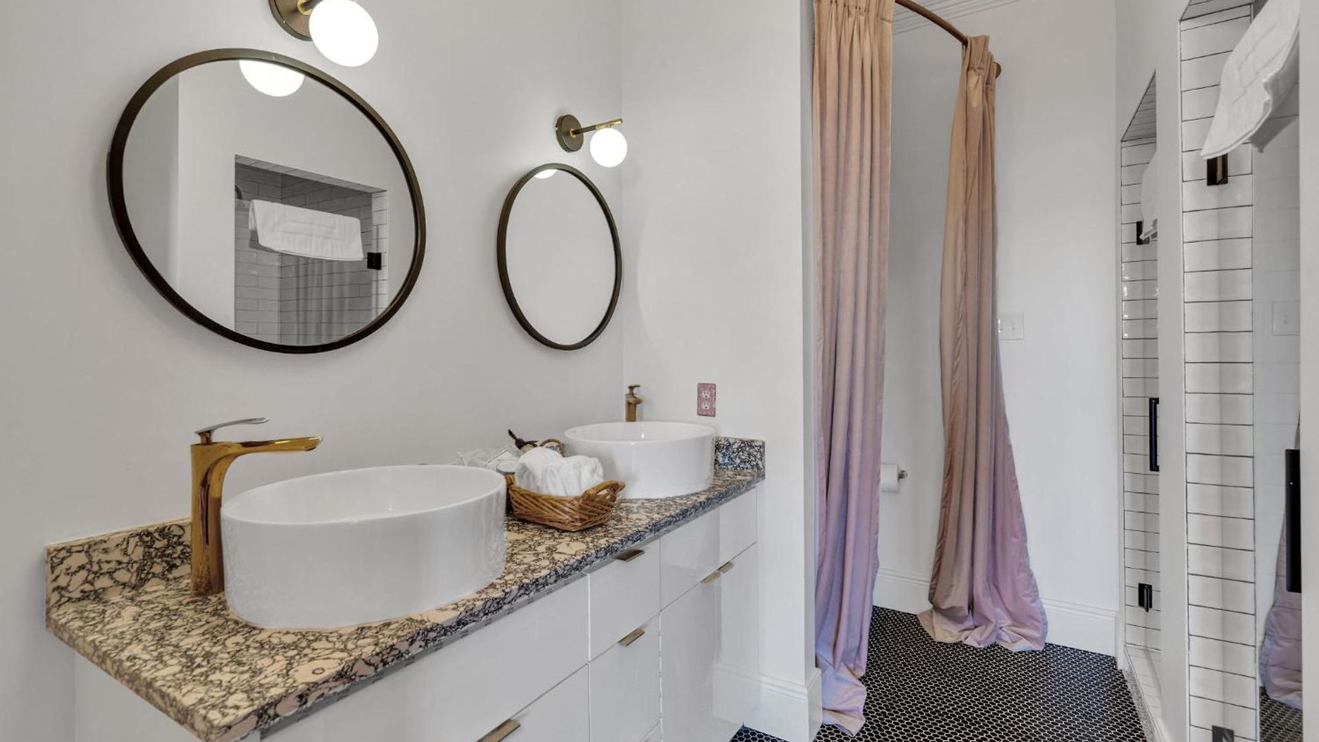 Barbie Dream W Hot Tub Sauna Near Fq 3* New Orleans