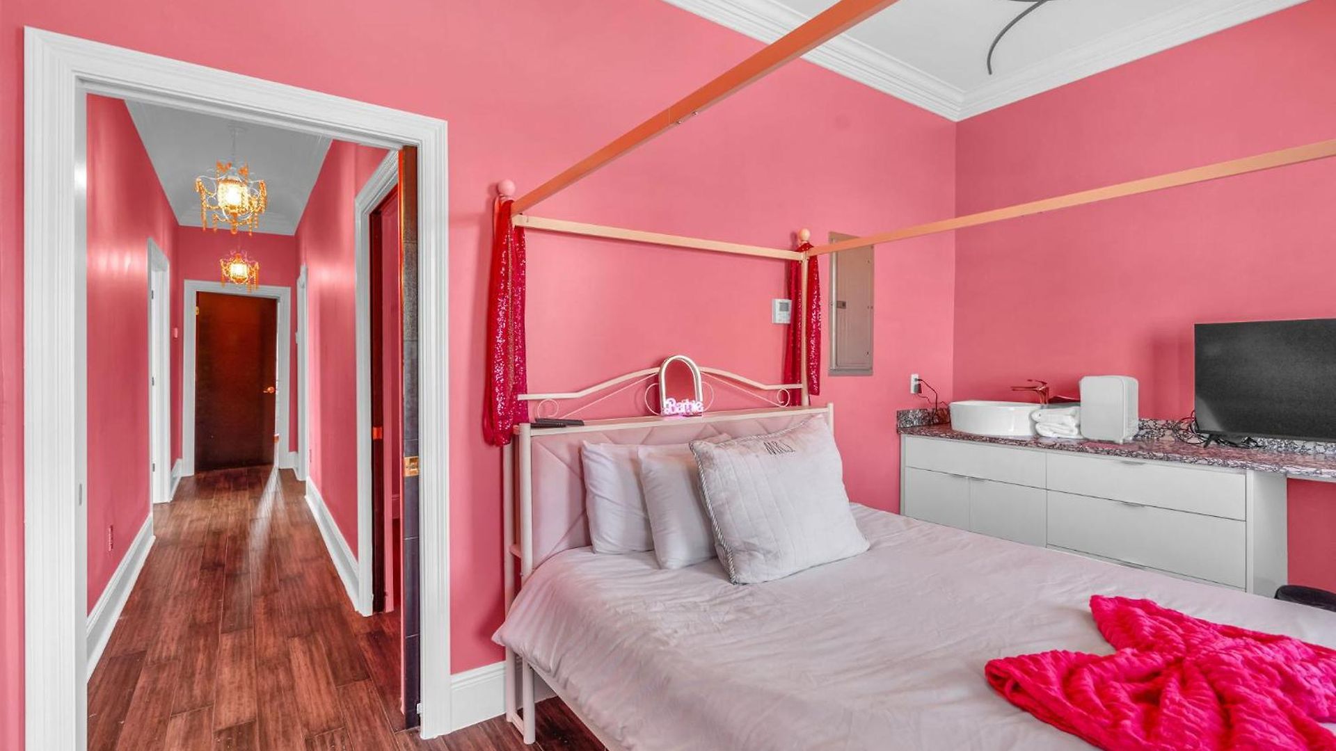 Barbie Dream W Hot Tub Sauna Near Fq Bed & Breakfast New Orleans