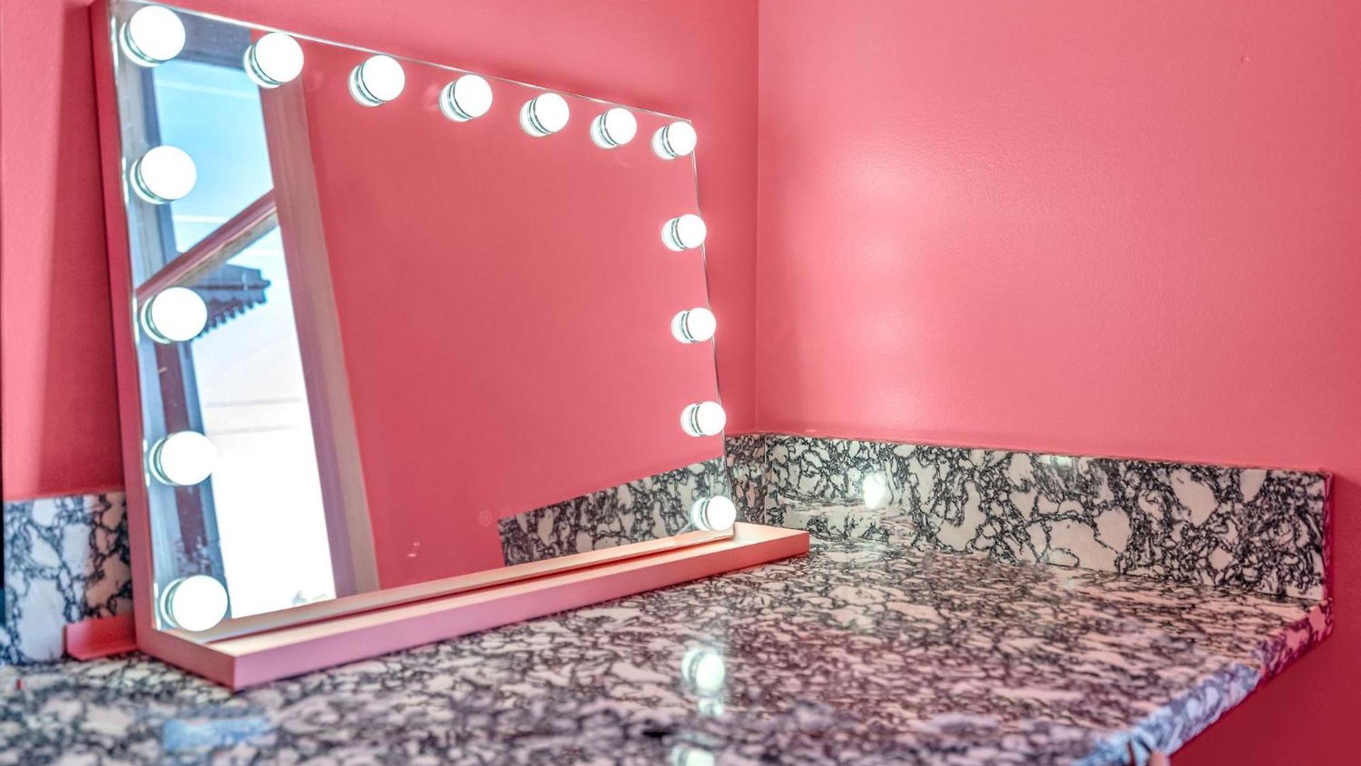 Barbie Dream W Hot Tub Sauna Near Fq 3* New Orleans