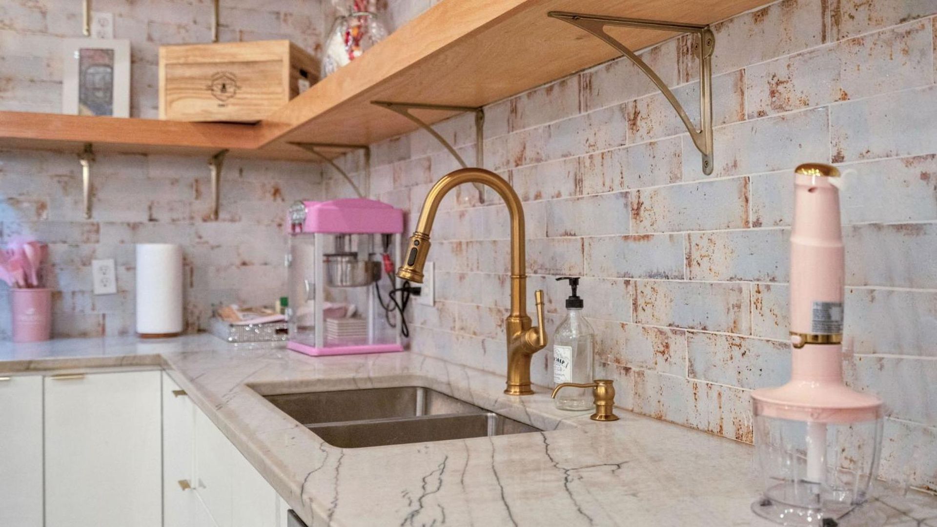 Barbie Dream W Hot Tub Sauna Near Fq Bed & Breakfast