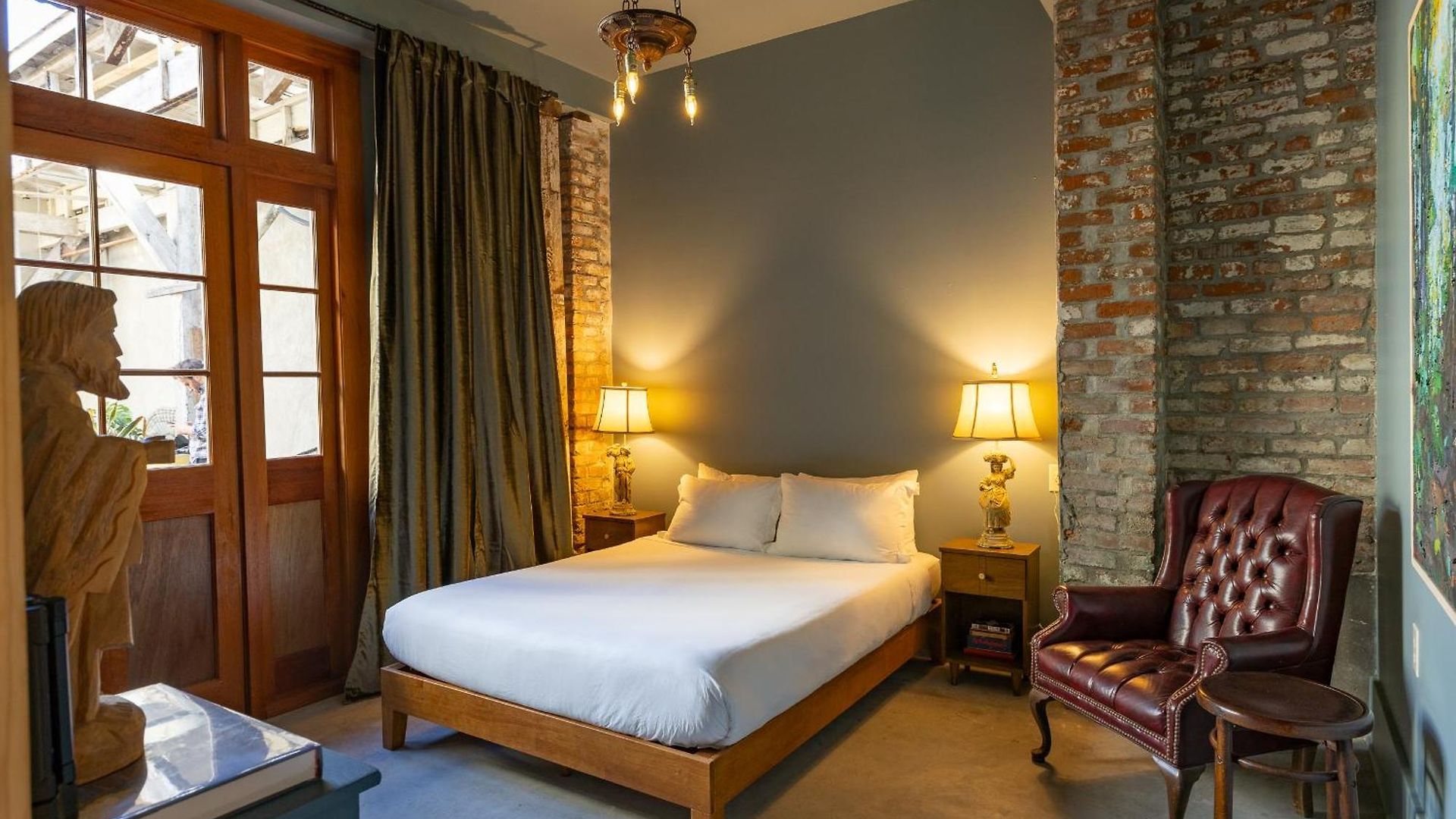 Pompadour Hotel