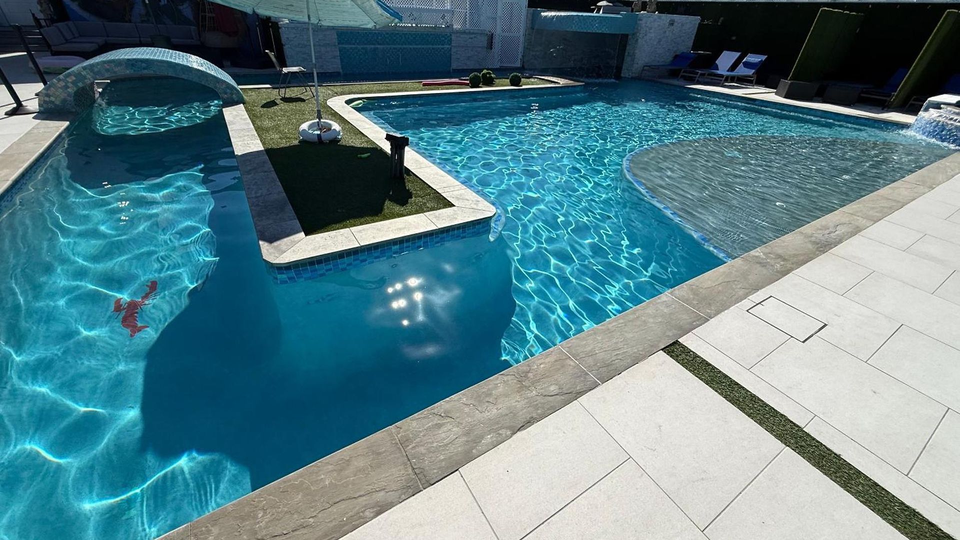 Blue Crawfish Boutique & Pool Bar New Orleans