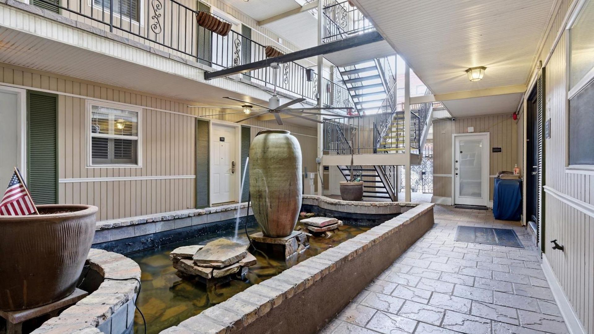 Frenchmen Private Wd Pool & Hot Tub Access Aparthotel 3*