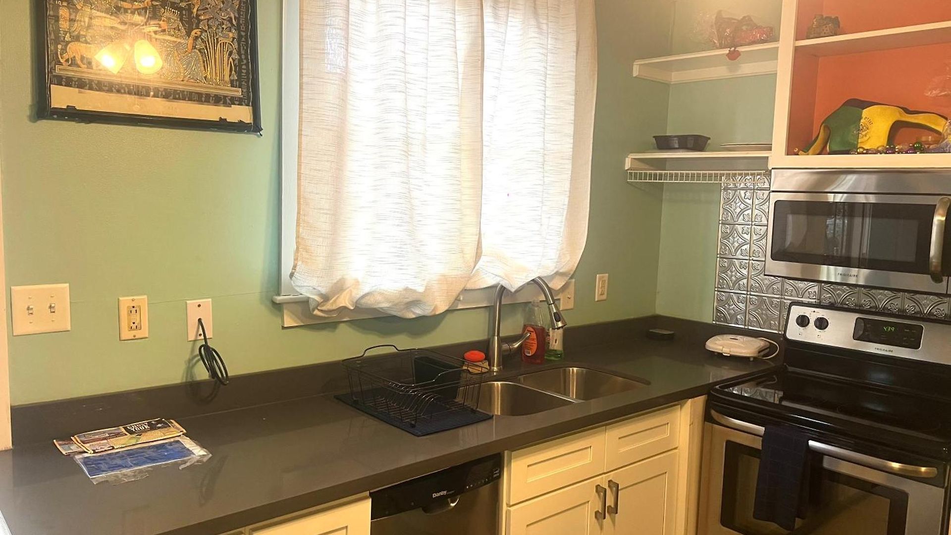 Petit Chateau Inn, French Quarter, Guest house