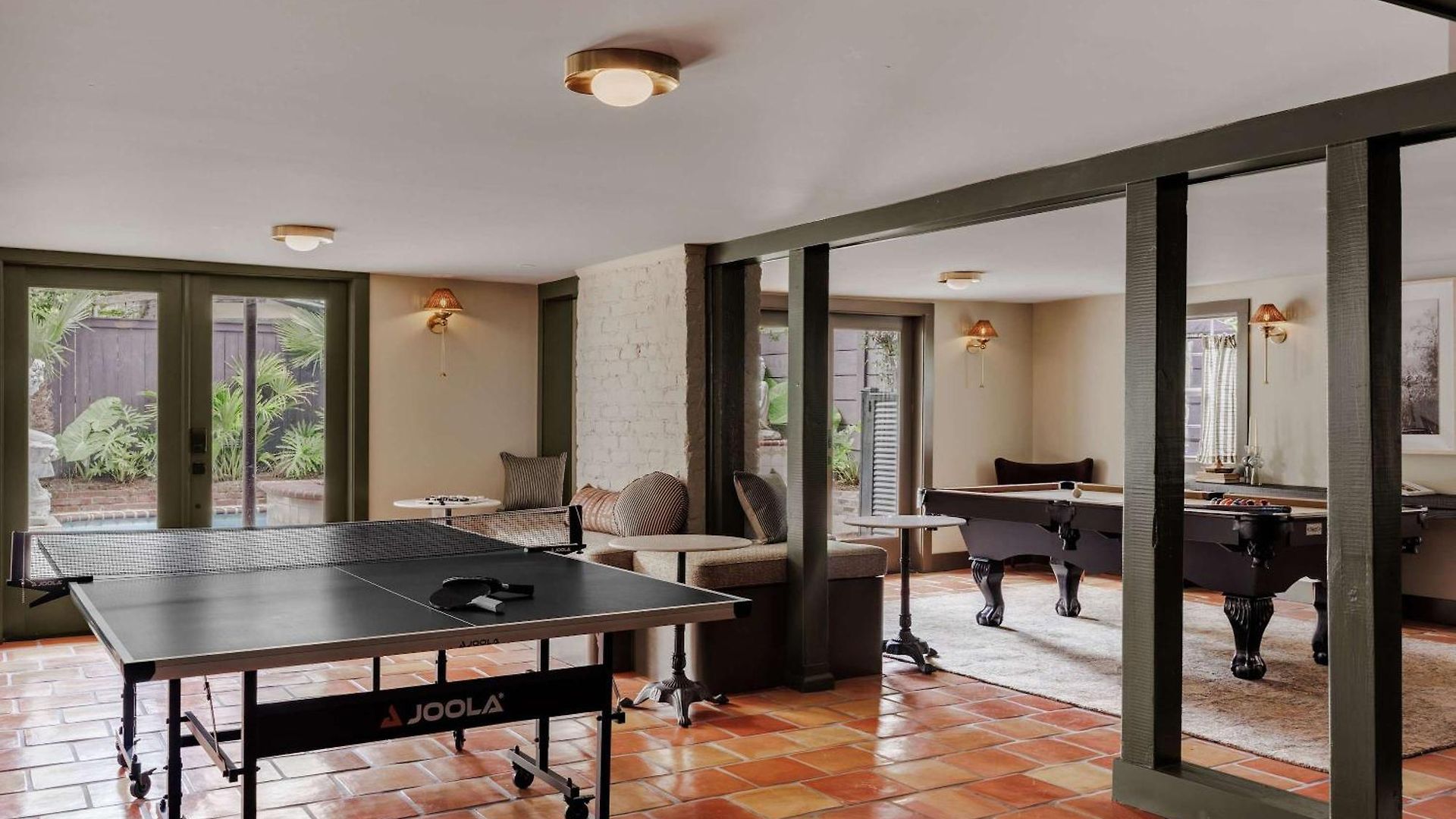 Boutique 9br With Pool Steps From French Q *