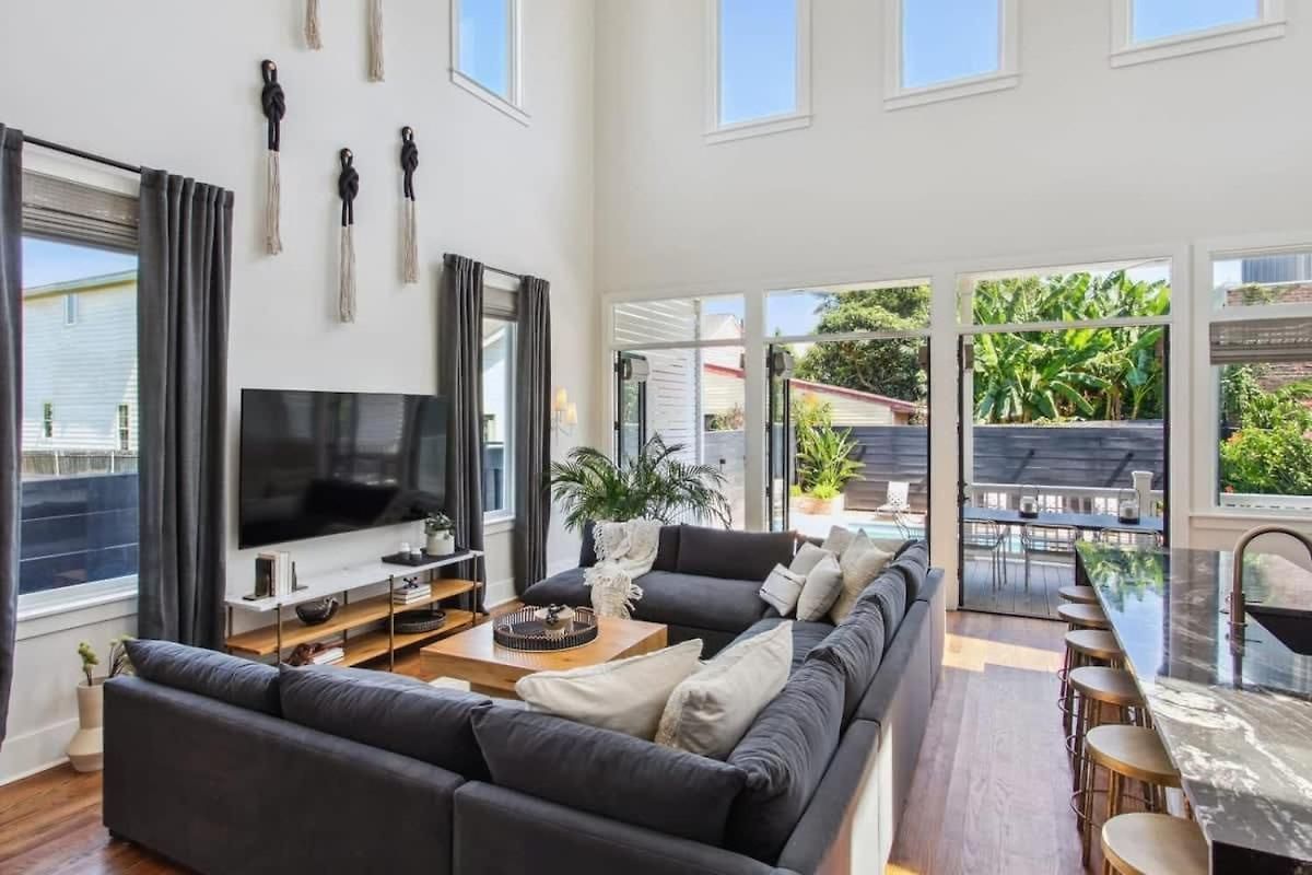 New Stylish Renovation Heated Pool &