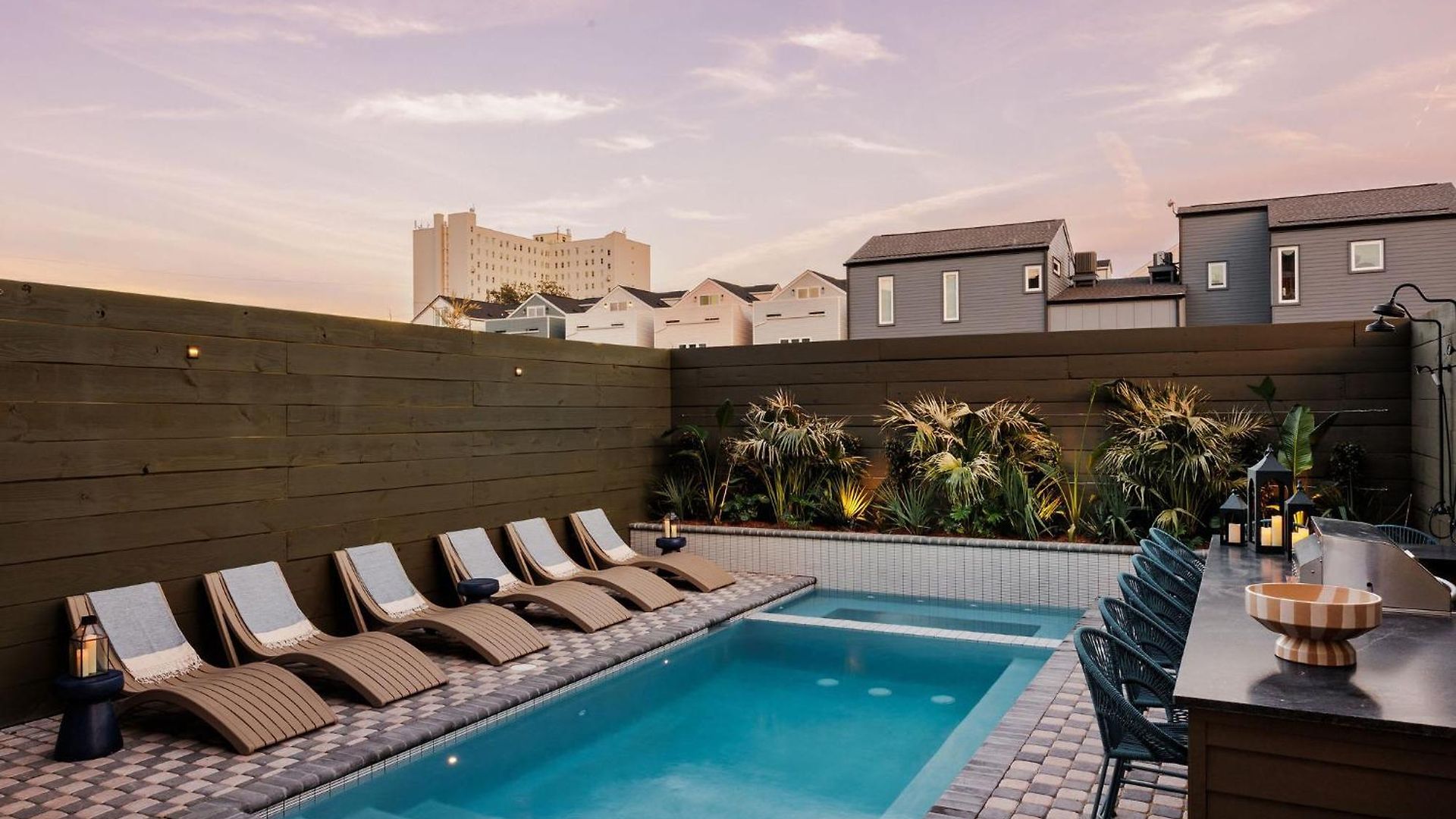 Modern New Homes Heated Pools And Spas Holiday home New Orleans