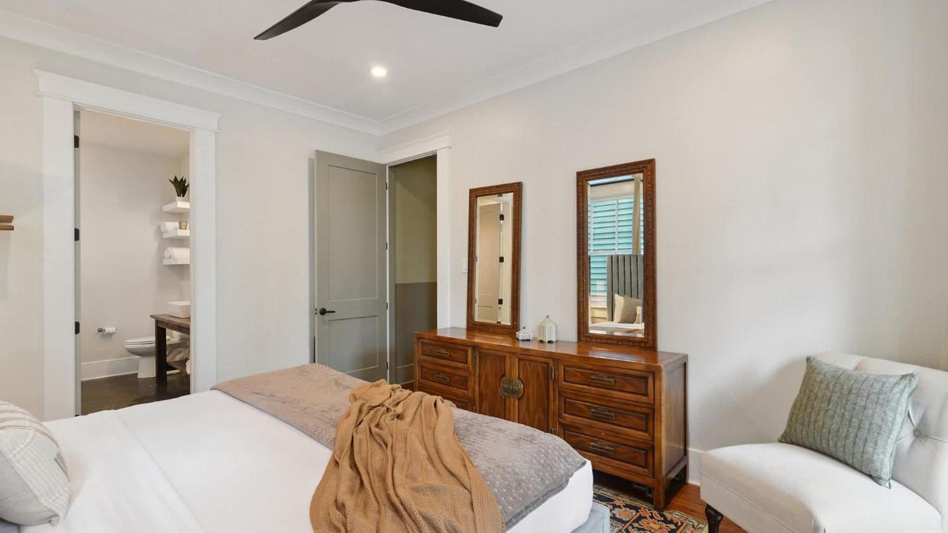 Grand Lush With Heated Pool *