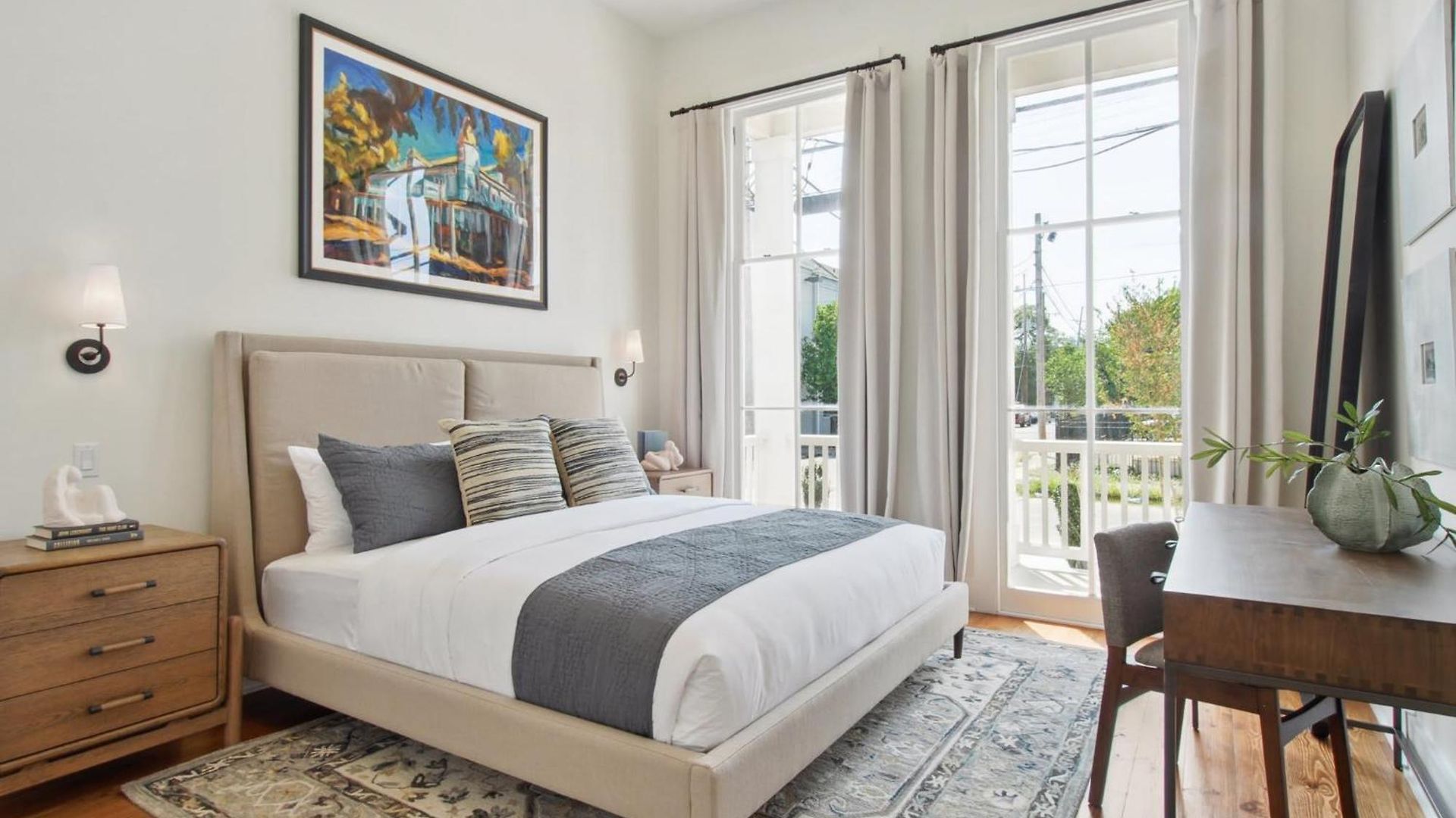 Designer 6-bedroom Pool 1 Block To Parade Route Holiday home New Orleans