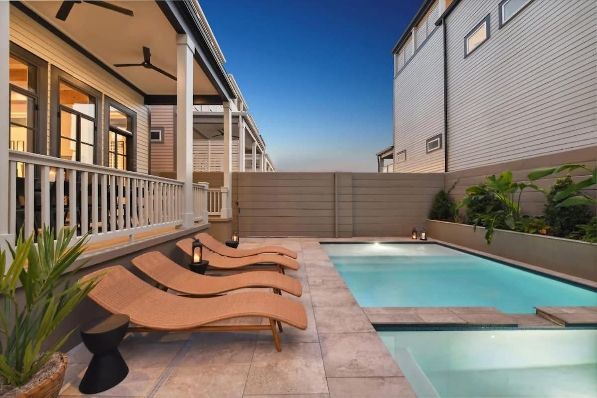 New Luxury Heated Pool & *