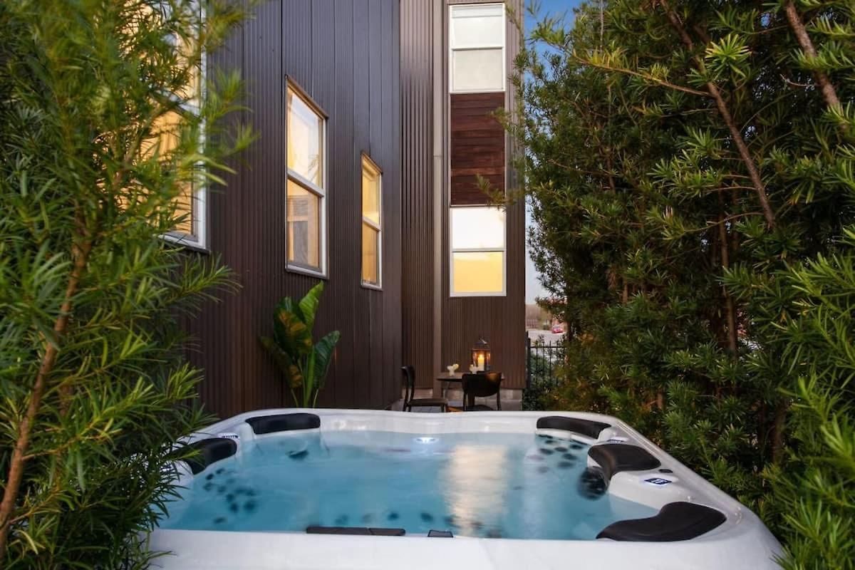 Contemporary Hot Tub And Rooftop Deck Holiday home